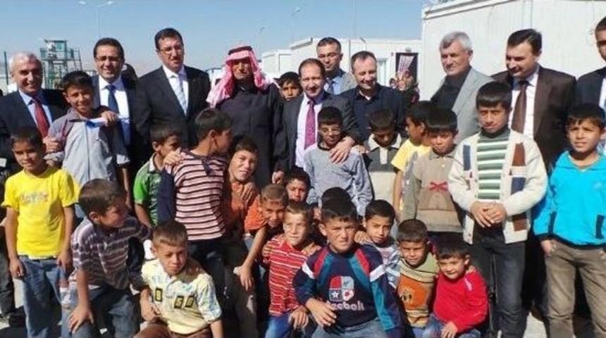 Milletvekili &Ouml;z, Suriyelilere Bayram Ziyaretinde Bulundu