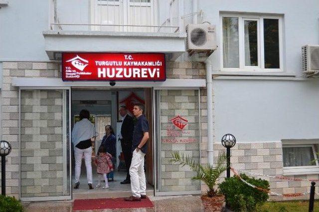 Huzurevinden İzinli Çıktı, Üst Geçidin Altında Ölü Bulundu