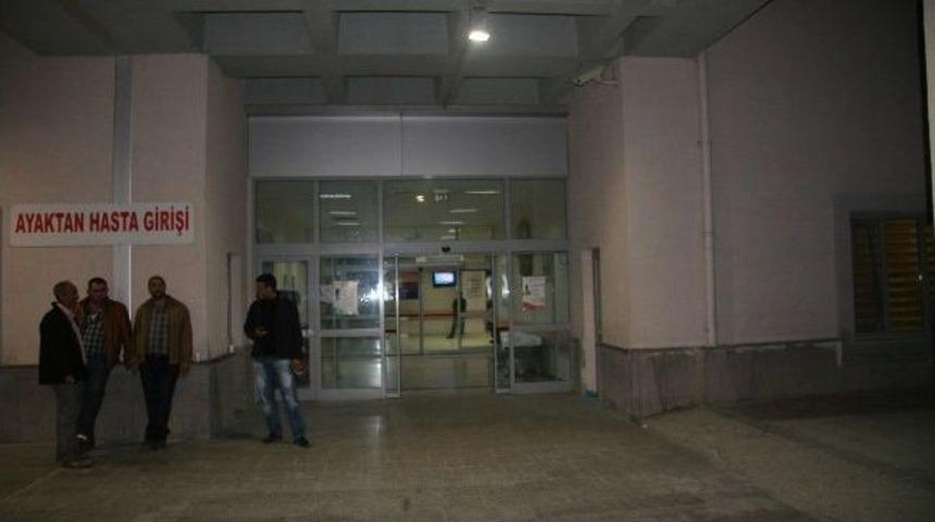 Afyonkarahisar&rsquo;da Hastane &Ouml;n&uuml;nde Kavga: 12 Yaralı