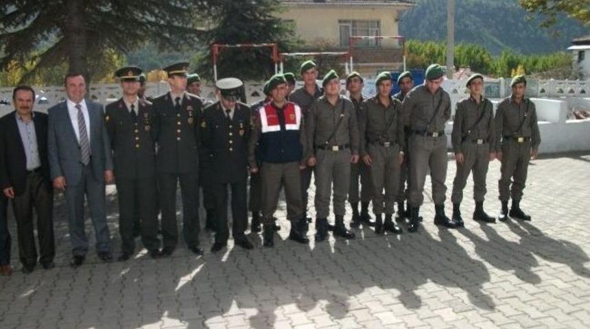 Taraklı Protokol Askerlerle Bayramlaştı