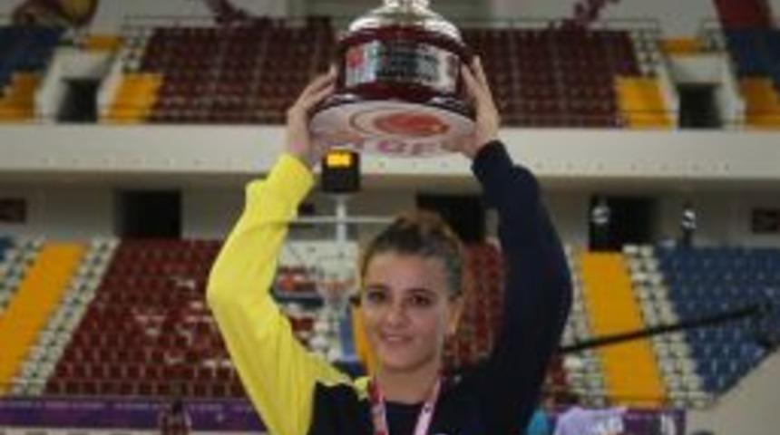 Cumhurbaşkanlığı Kupası&rsquo;nı Kazanan Fenerbah&ccedil;e'de Pastalı Kutlama