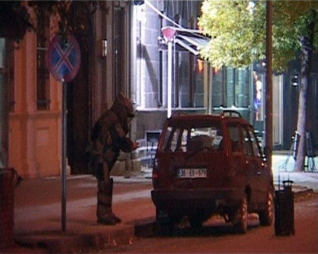 Kars’ta Park Edilmiş Otomobil Polisi Alarma Geçirdi 1