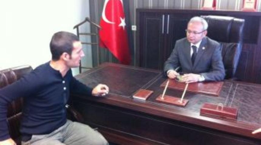 &Ouml;z&uuml;rl&uuml; vatandaş Candan'dan iş istedi..