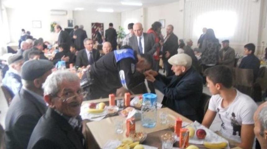 Polisten Huzur Evi Ve &Ccedil;ocuk Yuvasına Ziyaret