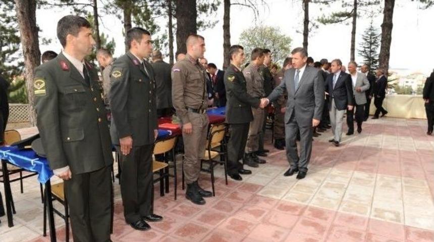 Vali, Jandarma Ve Emniyet Teşkilatı Mensuplarıyla Bayramlaştı