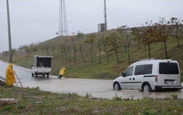 Çorlu’da Sağanak Yağmur Hayatı Felç Etti