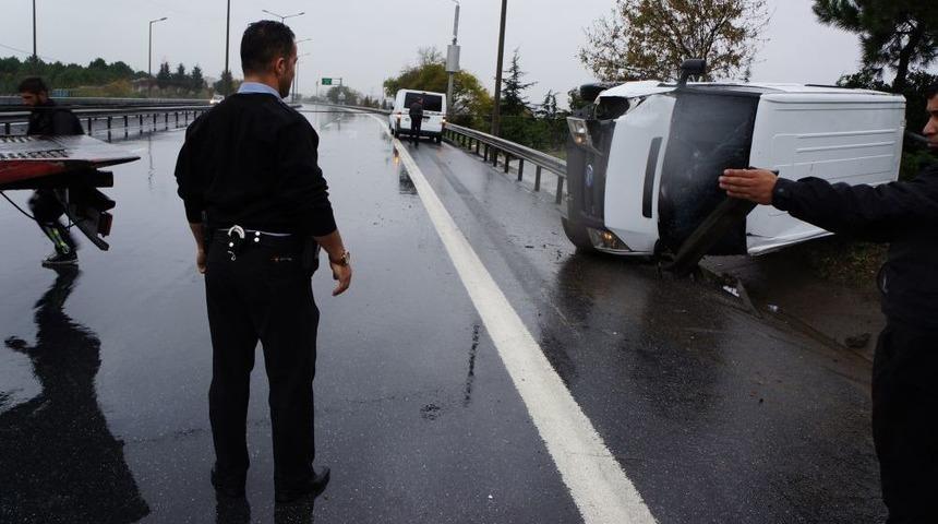 Kaza Yapan Banka Aracı Polisi Alarma Ge&ccedil;irdi