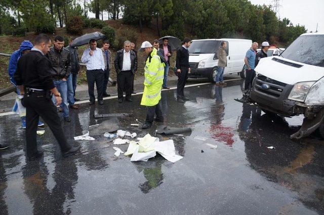 Kaza Yapan Banka Aracı Polisi Alarma Geçirdi