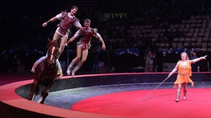 Sirk G&ouml;sterisi &Ccedil;ifte Bayram Yaşattı