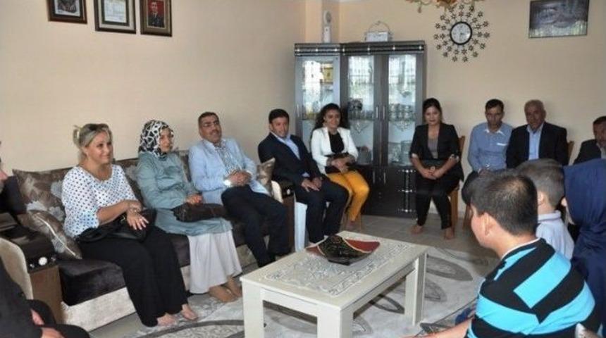 Başkan &Ccedil;elikcan Ve Balcılar'dan Şehit Ailesine Bayram Ziyareti