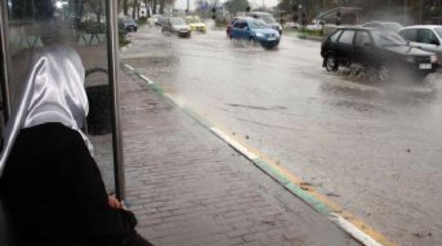 Bayram Ziyaretlerine Yağmur Engeli