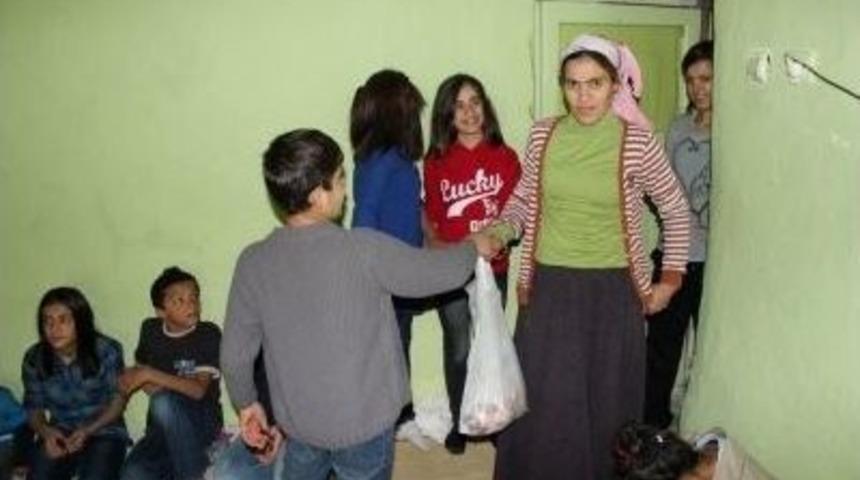 &Ccedil;ocuk Evindeki &Ccedil;ocuklar Kurban Eti Dağıttı