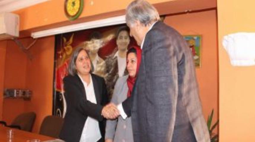 AK Parti Ve BDP'lilerin Bayramlaşma G&uuml;ndeminde Tutuklular Vardı