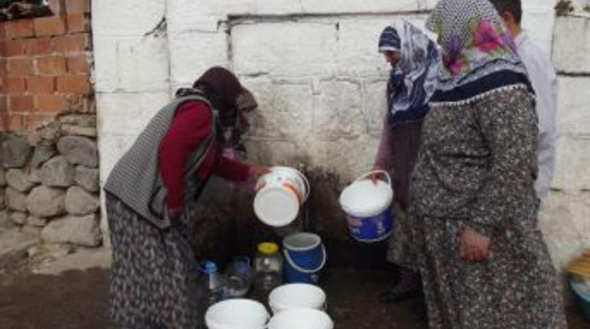 200 Haneli K&ouml;y Tek Bir &Ccedil;eşmeye Mahk&ucirc;m Oldu