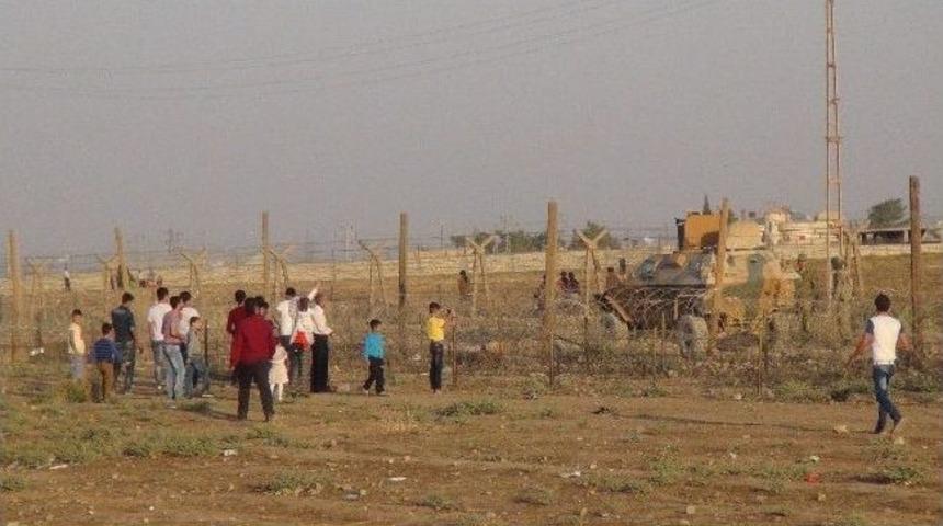 Tel &Ouml;rg&uuml;lerin Arkasından Bayramlaştılar