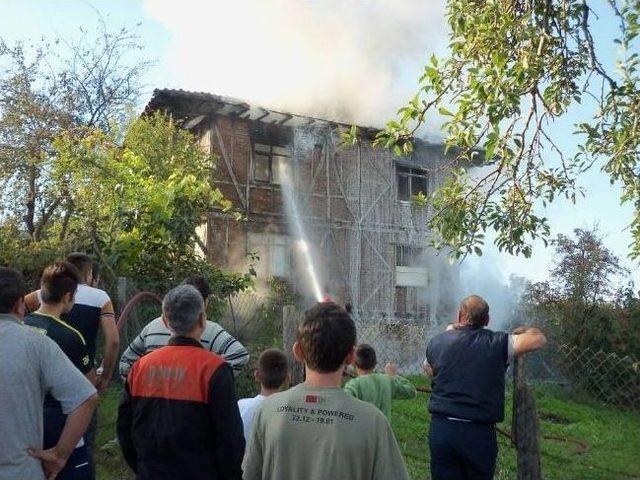 Akçakoca'da Ev Yangını