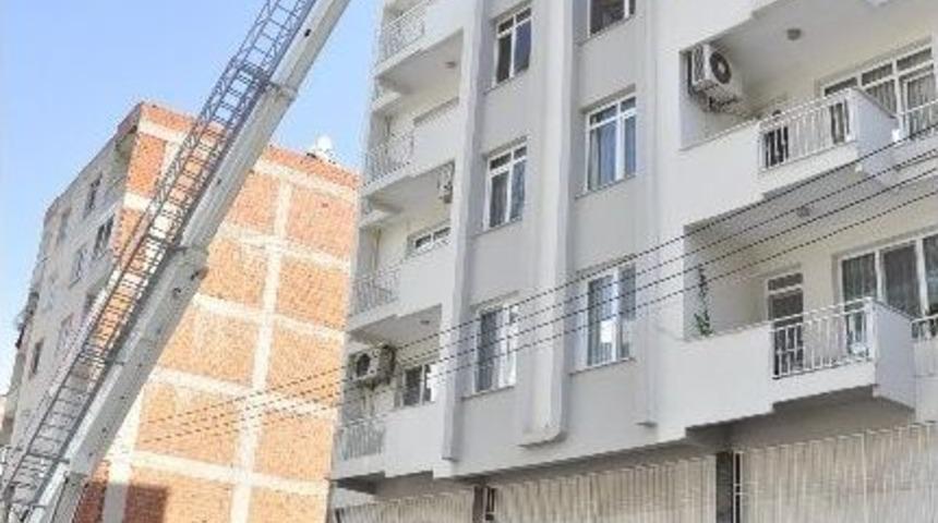 Torbalı İtfaiyesi&rsquo;nden Kedi Kurtarma Operasyonu