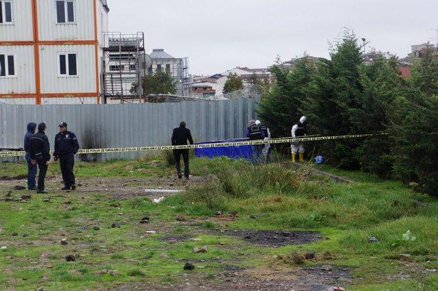 Sultangazi’de parkta boğazı kesilmiş ceset şoku!