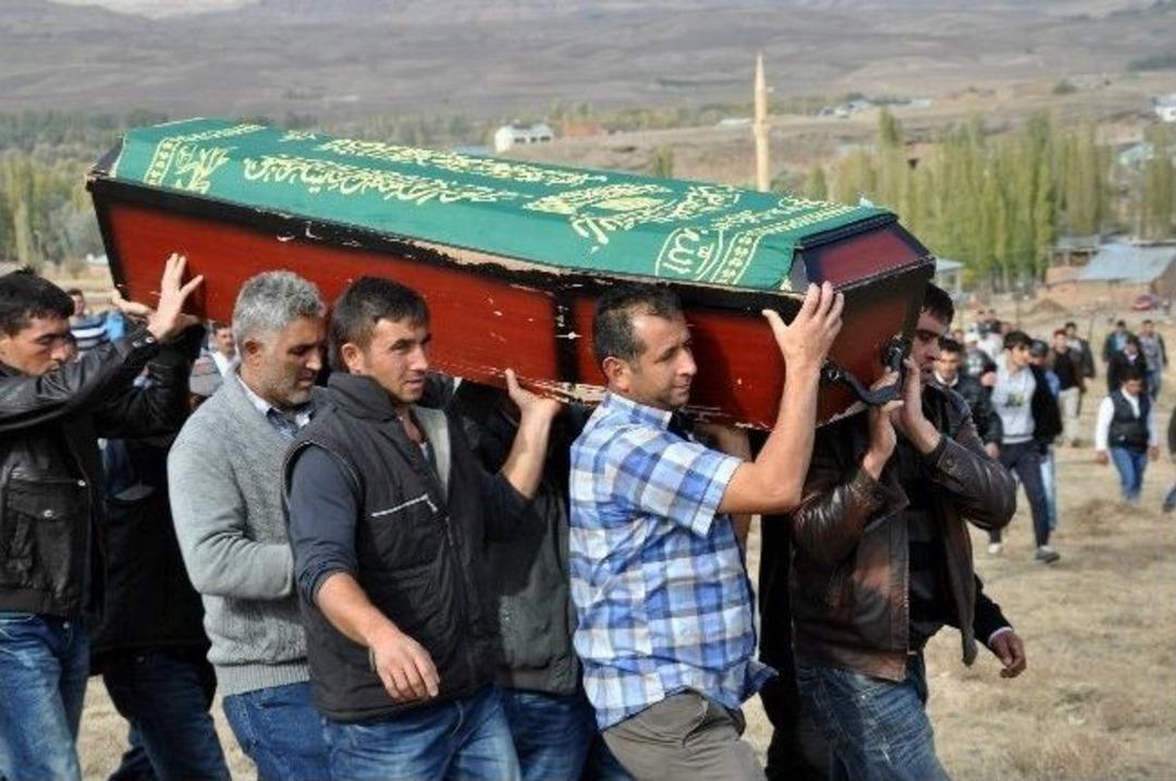 Kazada Hayatını Kaybeden 6 Kişi Toprağa Verildi