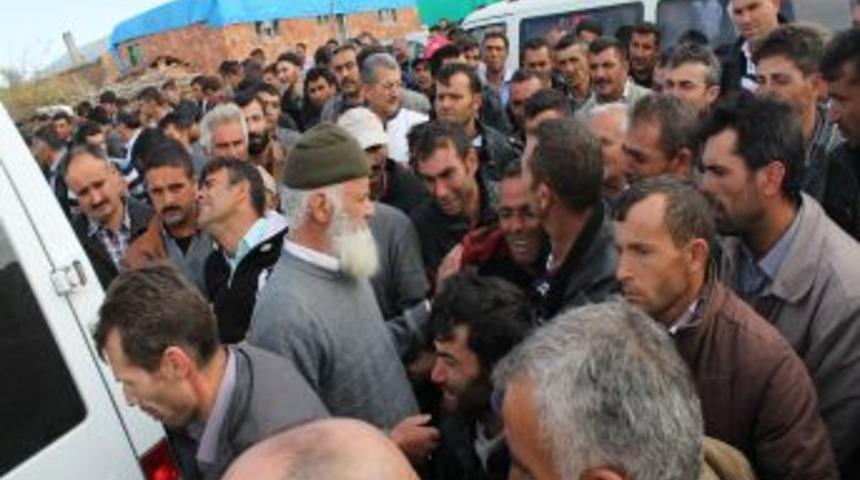 Zara'daki Trafik Kazası: Hayatını Kaybeden 6 Kişi, G&ouml;zyaşlarıyla Toprağa Verildi