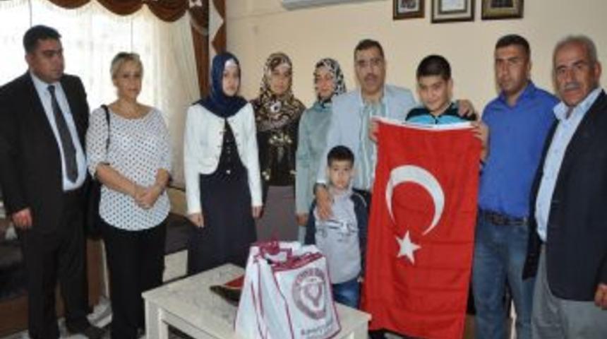 &Ccedil;elikcan'dan Şehit Ailesine Bayram Ziyareti