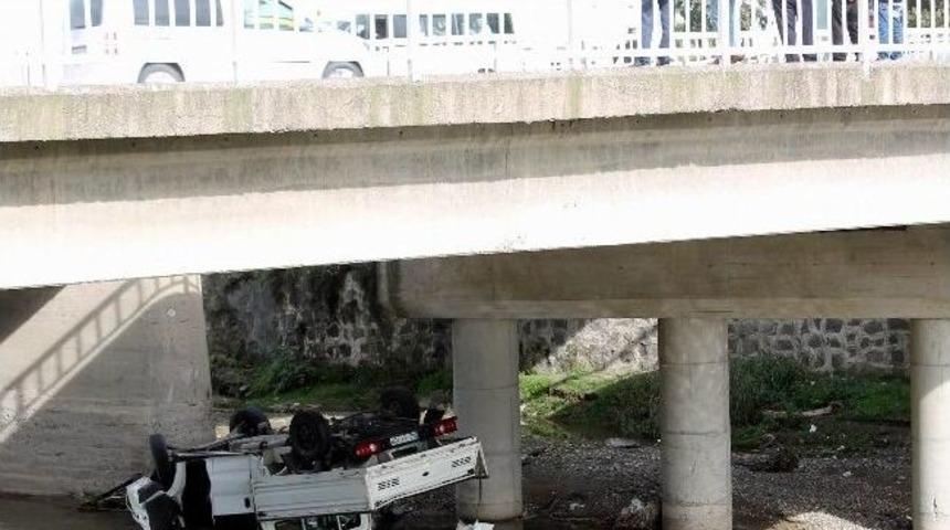 Ordu&rsquo;da Kamyonet Dereye Yuvarlandı: 1 Yaralı