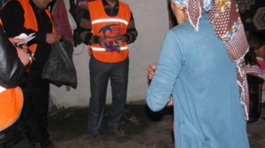 Kimse Yok Mu G&ouml;n&uuml;ll&uuml;leri G&ouml;le'de Kurban Eti Dağıttı