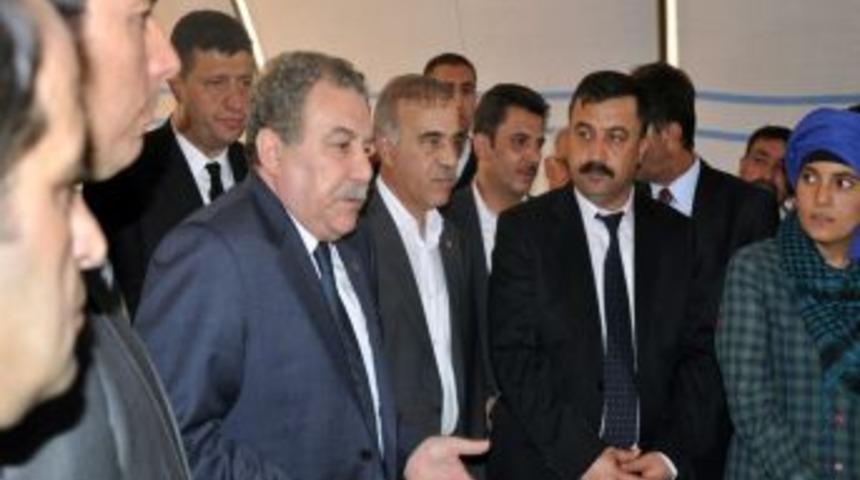 İ&ccedil;işleri Bakan G&uuml;ler, Midyat&rsquo;ta Suriyelilerle Bayramlaştı