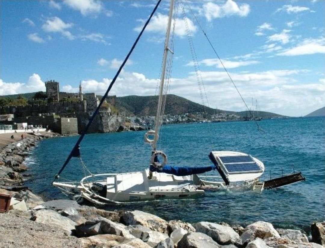 Fırtınaya Yenik D&uuml;şen Tekne Ve Bot Sulara G&ouml;m&uuml;ld&uuml;