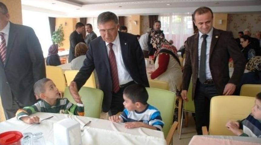 Bolu Protokol&uuml; Huzurevi Sakinleriyle Bayramlaştı