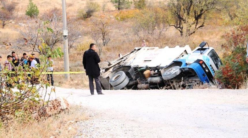 &Ccedil;&ouml;p Toplama Aracı Devrildi: 1 &Ouml;l&uuml;, 2 Yaralı