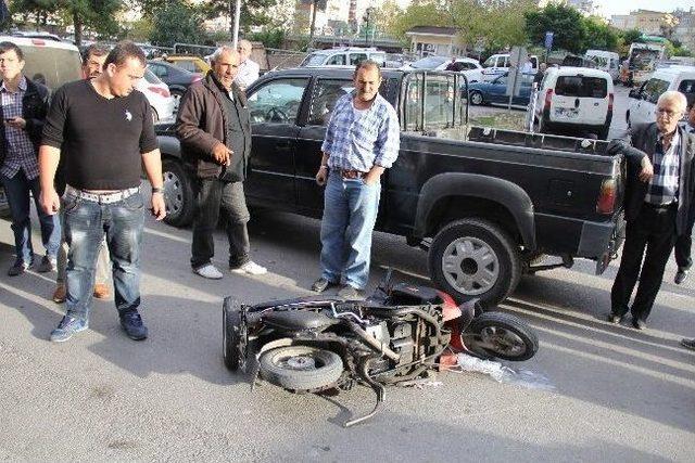Kamyonet Motosiklete &Ccedil;arptı: 1 Yaralı 2