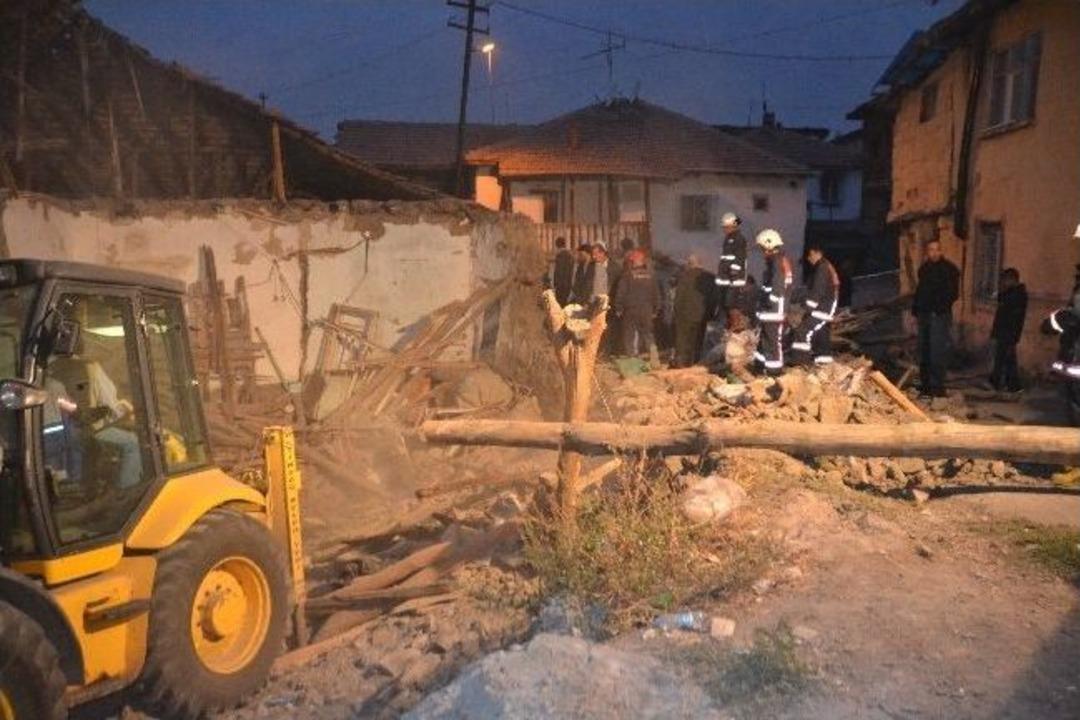 Ankara&rsquo;da 2 Katlı Bina &Ccedil;&ouml;kt&uuml;