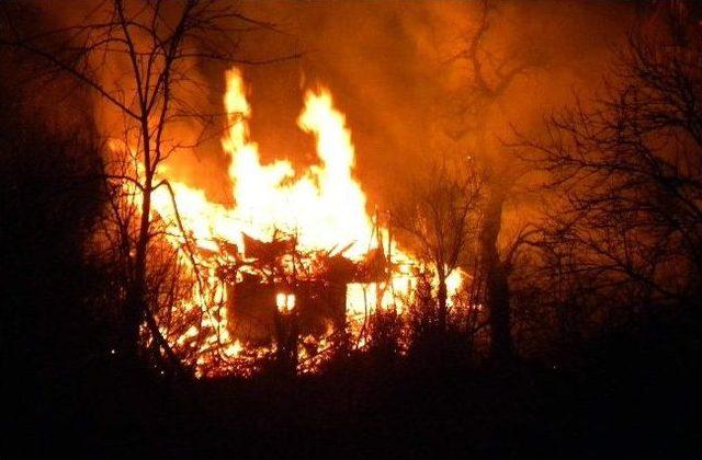 Bayram Günü Evsiz Kaldılar 1