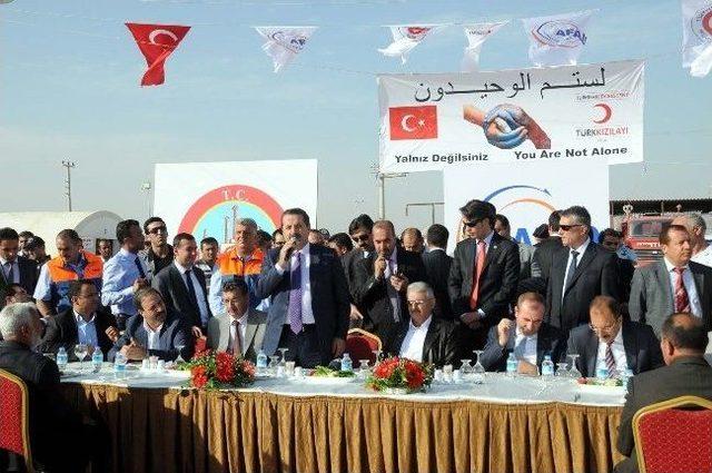 Bakanlar, Çadır Kentte Mültecilerle Bayramlaştı 1