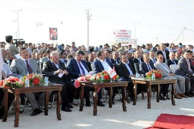 Bakanlar, Çadır Kentte Mültecilerle Bayramlaştı 2