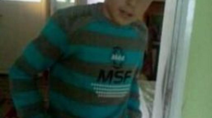 Tüfekle oynarken kendini vuran çocuk kurtarılamadı