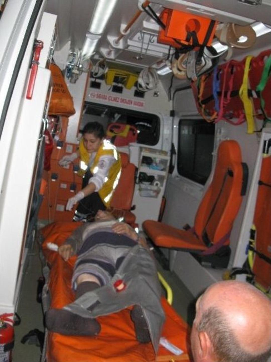 Sarıyer&rsquo;de İki Katlı Ahşap Binada Yangın: 3 Yaralı