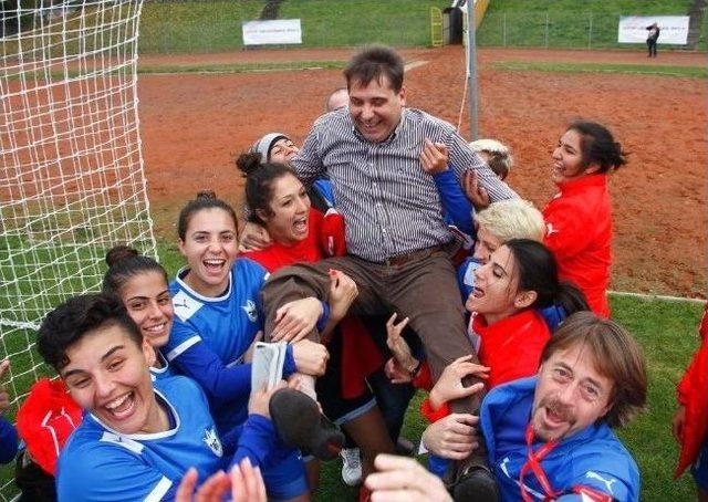 Avrupa Şampiyonluğu&rsquo;na Doğru Y&uuml;r&uuml;yorlar 1