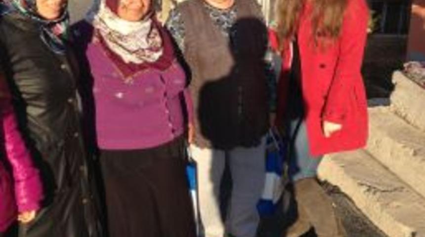 &Ouml;ğrenciler, &Ouml;ğretmenleri Ile Kurban Eti Dağıttı