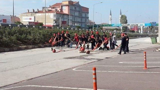 Genç İtfaiyecilere Hortum Eğitimi