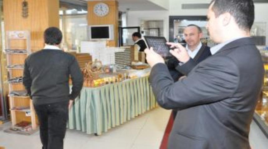 Tabletli Duman Avcıları Sigara Yasağına Uymayanlara G&ouml;z A&ccedil;tırmıyor