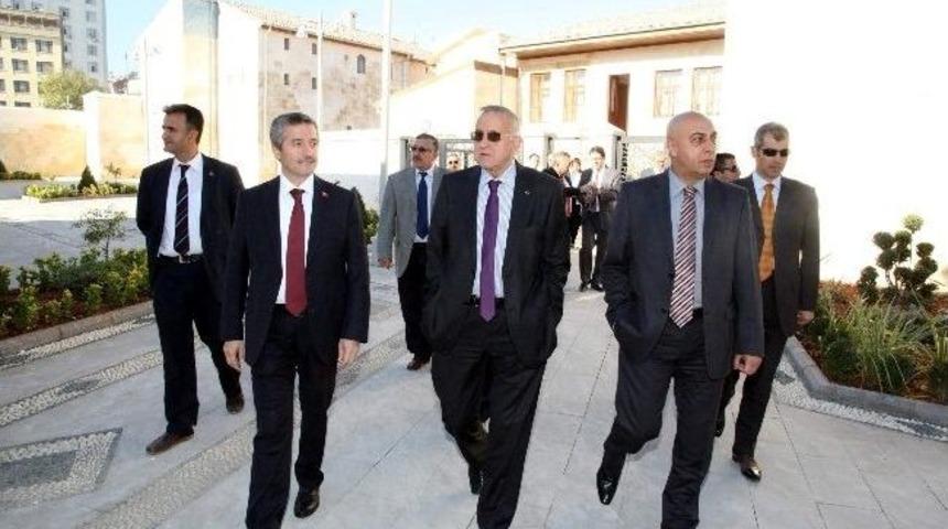 Başkan G&uuml;zelbey Şahinbey Belediyesinin Hizmetlerini Gezdi