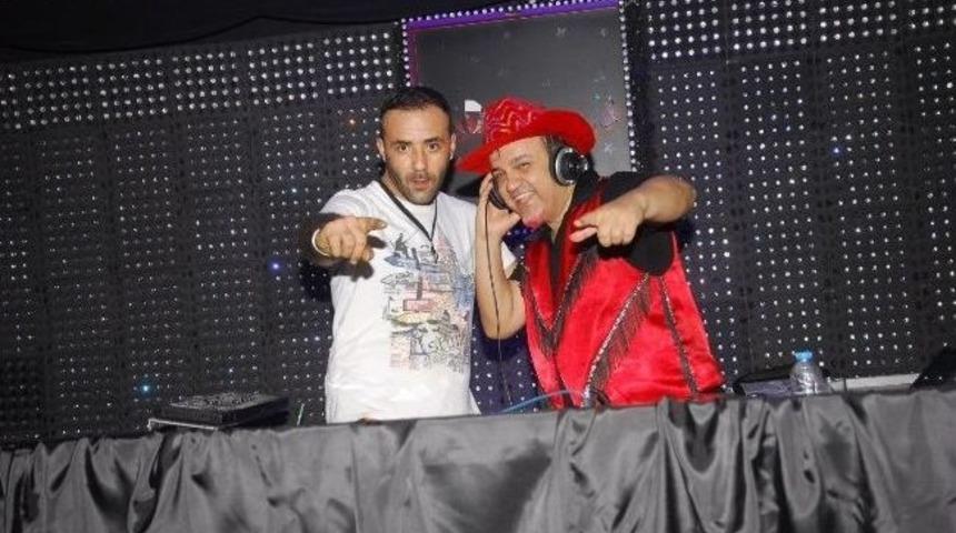 Mikrop Hikmet, Dj Koltuğuna Oturdu