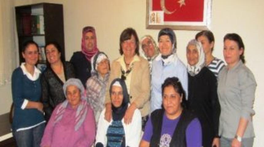 G&uuml;ven, Bayramda İzkab &Uuml;yelerini Unutmadı