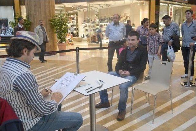 K.maraşa Piazza’da ‘karikatürlü’ Eğlence