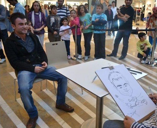 K.maraşa Piazza’da ‘karikatürlü’ Eğlence