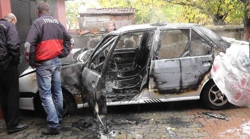 Park Halindeki Otomobil Yandı