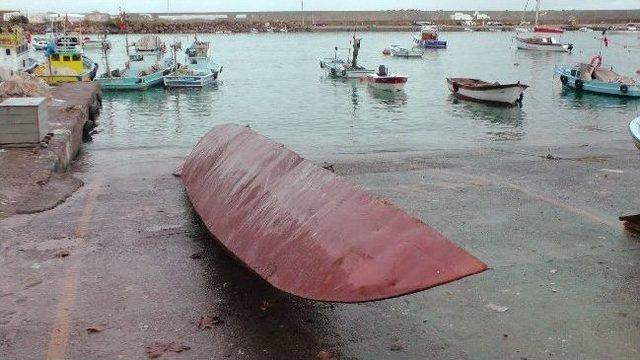 Karadeniz'den Çıkan 10 Metre Uzunluğundaki Metal Parçası İnceleniyor