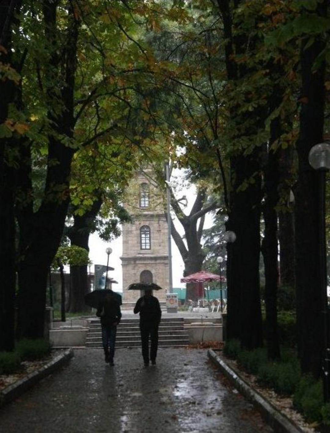 Bursa'da Ev Ve İş Yerlerini Su Bastı